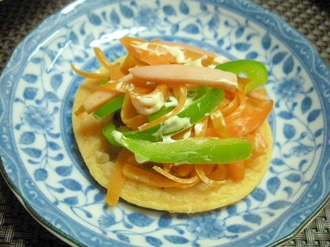 にんじんとピーマンとハムのソテーサラダのせパンケ♪